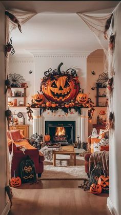 Halloween Aesthetic Decorations, Pretty Halloween Decor, Halloween Decorations Fireplace, Creative Halloween Decorations, Halloween Fireplace, Cheap Halloween Decorations, Classy Halloween Decor, Halloween Outside, Halloween Decor Ideas