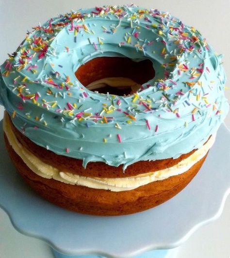 12 Throwback-Inspired Cake Recipes Every ’90s Kid Will Love | Brit + Co Donut Cakes, Old Birthday Cake, Donut Birthday Cake, Donut Cake, Donut Worry, Donut Birthday, Doughnut Cake, Donut Party, Cake Donuts