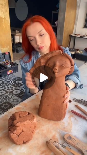 Ceramic Figures Sculpture, Small Clay Sculptures, Ceramic Sculpture Artists, Clay Bust, Beginners Ceramics, Clay Forms, Ceramics Videos, Pottery Molds, Clay People