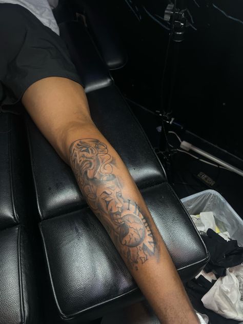 Tattoo, Dark Skin, Leg Tattoo, Dark Tattoo Dark Skin Tattoo Men, Tattoo Black Men, Tattoo Dark Skin, Tattoo Mens, Dark Skin Tattoo, Black Men Tattoos, Tattoo Dark, Cool Arm Tattoos, Men Tattoos