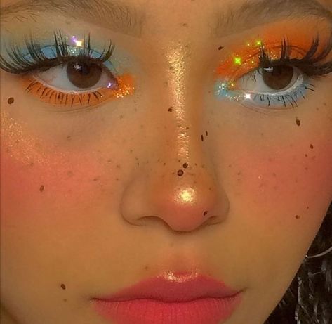 Vibrant Neon Make Up Inspo | Follow me for similar content! Pinterest: @bunniegotlost Twitter : @stonedbunniie Tiktok: @bunnyyysworld Funky Eyeshadow, Funky Makeup Creative, Sleepover Makeup, Hippie Makeup, Shower Makeup, Heartbreak High, Ladybug Und Cat Noir, Funky Makeup, Drag Make-up