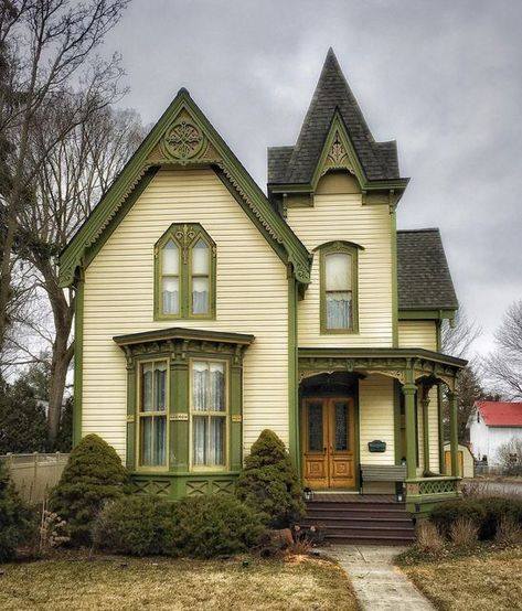 Jesse on Instagram: "Victorian Gothic, W Chicago Blvd, Tecumseh, Michigan. Built 1880." Hipstoric Home, Gothic House Exterior, Tecumseh Michigan, Gothic Victorian House, Victorian House Colors, Victorian Homes Exterior, Victorian Exterior, Old Victorian Homes, Victorian Style Homes