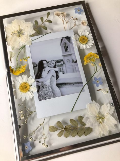 Flower Polaroid, Bff Gifts Diy, Gift Inspo, Cadeau Diy, Cadeau Photo, Homecoming Proposal Ideas, Bff Gifts, Best Friend Gift, Proposal Ideas