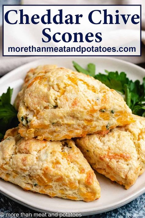 Cheddar Chive Scones, Bacon Cheddar Scones, Beginner Baking, Chive Scones, Savory Scones Recipe, Cheddar Scones, Scones Recipe Easy, Homemade Scones, Savory Scones