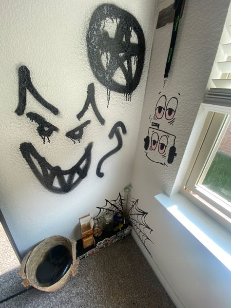 #graffiti Home Graffiti Wall, Graffiti Wall Bedroom, Skater Room, Boy Apartment, Graffiti Bedroom, Graffiti Room, Bathroom Graffiti, Wanna Recreate, Apartment Aesthetic