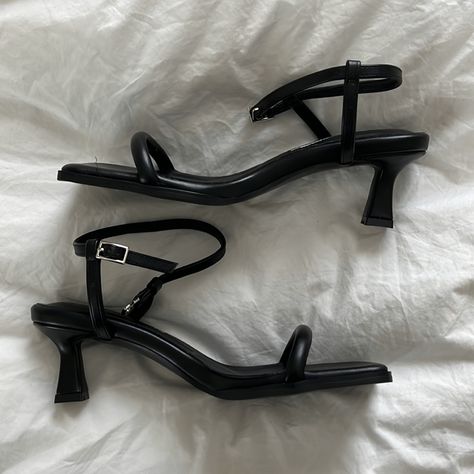 Black Footwear For Women, Black Low Heel Sandals, Pretty Heels Black, Black Mini Heels, Heels For Prom Black, Classy Heels Elegant, Short Heels Black, Black Small Heels, Black Heels Aesthetic