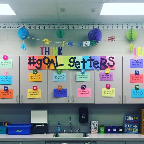 Goals Goals Bulletin Board Ideas, Classroom Goals Display, Smart Goals Bulletin Board, Reading Goals Bulletin Board, Student Goals Display, Goal Setting Bulletin Board, Student Goals Bulletin Board, Year 4 Classroom, Goals Bulletin Board