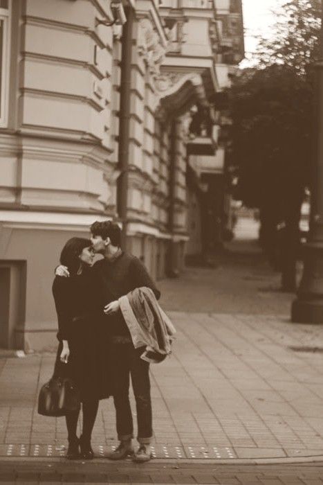 http://woolclouds.tumblr.com/post/40953162574 Fotografi Vintage, Vintage Couples, Japan Aesthetic, Trik Fotografi, Couple Shoot, Couple Aesthetic, Two People, Vintage Love, Love Couple