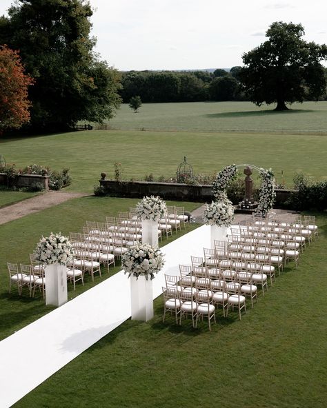 Luxurious Outdoor Wedding, Wedding Decorations Photos, Uk Outdoor Wedding, The Hamptons Wedding, Wedding Setup Ideas Outdoor, Outside Wedding Ceremony Aisle, Elegant Wedding Ceremony Outdoor, Outdoor Wedding Uk, Wedding Ceremony Inspo Outdoor