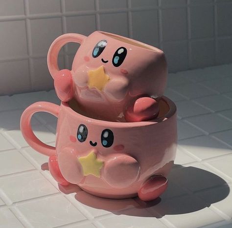 Cute Mug Ideas, Pottery Mug Designs, Cute Kirby, Tanah Liat, Pretty Mugs, Clay Diy Projects, Keramik Design, Cute Mug, Clay Mugs