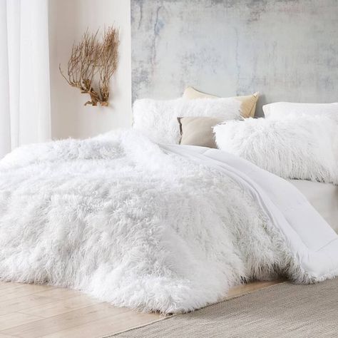 Oversized Comforter, Fur Comforter, Faux Fur Bedding, Fur Bedding, Twin Xl Comforter, Bedding Essentials, Bedding Stores, Queen Comforter, White Faux Fur