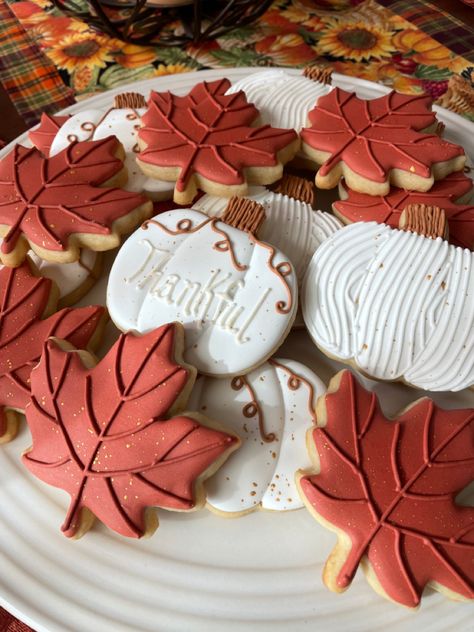 Autumn Leaf Cookies Decorated, Maple Leaf Decorated Cookie, Maple Leaf Cookies Royal Icing, Thanksgiving Pie Cookies Decorated, Royal Icing Fall Leaves, Fall Leave Cookies, Simple Fall Sugar Cookies Decorated, Leaf Cookies Fall, Maple Leaf Cookies Decorated