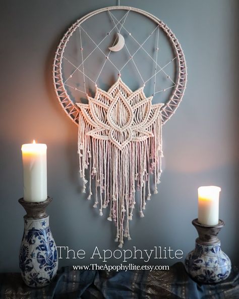 This beautiful wall hanging design features a lotus blossom design made using macrame rope-knotting techniques, framed by a cotton-covered a double hoop. The moon pendant is carved from shell and measures 7cm in height. The main beads are pink-zebra jasper with a frosted (matte) finish in light shades of pink, grey, and white, accessorised with small clear glass and sliver coloured metal beads.  This mandala has been handwoven using high quality Makrame Wall Art, Macromae For Beginners Diy, Moon Macrame Wall Hangings, Macrame And Beads, Diy Macrame Gift Ideas, Macrame With Shells, Macrame Mandala Tutorial, Unique Macrame Ideas, White Macrame Wall Hanging