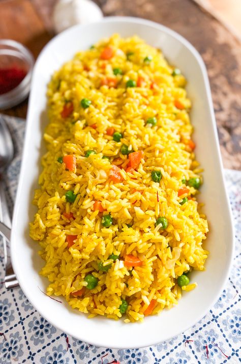 Portugese Recipe, Saffron Rice Recipe, Rice Ideas, Grain Dishes, Bars Ideas, Haitian Recipes, Rice Side Dish Recipes, Simple Family Meals, Saffron Rice