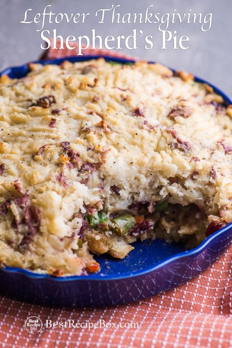 Turkey Shepards Pie With Stuffing, Thanksgiving Leftover Shepherd's Pie, Leftover Thanksgiving Pie, Thanksgiving Shepherds Pie Recipe, Thanksgiving Leftover Pie, Leftover Stuffing Recipes Ideas, Leftover Thanksgiving Recipes, Thanksgiving Leftover Ideas, Turkey Shepards Pie