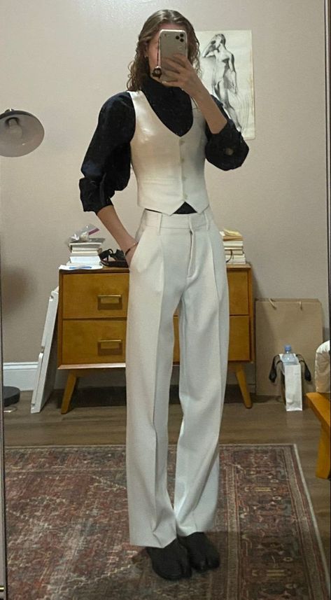 Woman In Suit, Idee Cosplay, Woman Suit Fashion, Tomboy Style Outfits, Androgynous Fashion, Cooler Look, Tomboy Fashion, 가을 패션, A Mirror