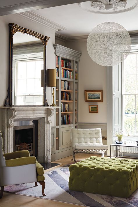 See Inside This Early Victorian Terraced House - The Gloss Magazine Victorian Terrace Bedroom, Terrace House Living Room, Victorian Sitting Room, Terrace House Interior, Living Room Victorian, Victorian Terraced House, Victorian Terrace House, Victorian Living Room, Victorian Interior