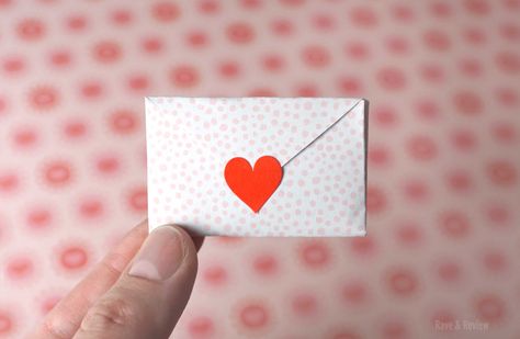 Mini mail How To Make Mini Love Letters, Diy Small Envelopes From Paper, Mini Heart Envelope, Mini Origami Envelope, Diy Paper Envelopes Simple, How To Fold Mini Envelopes, How To Make Diy Envelopes, How To Make Small Envelopes Out Of Paper, Diy Mini Envelopes Easy