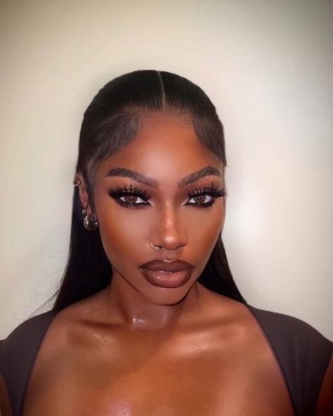 Imani Ayan on Instagram: "New hair, New year, new vibessssss okay…" Brown Makeup Looks, Birthday Makeup Looks, Dark Makeup Looks, Face Beat Makeup, Natural Glam Makeup, Soft Makeup Looks, Makeup For Black Skin, Brown Skin Makeup, Glam Makeup Look