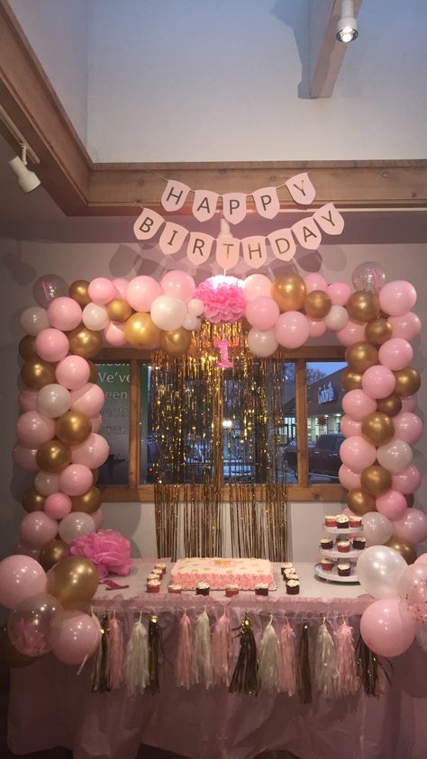 Pink And Brown Themed Birthday Party, Pink Themes Birthday Party, Gold And Pink Theme Party, Party Decor Pink And Gold, Pink Gold Silver Birthday Party, Pink Theme For Birthday, Pink N Gold Birthday Party, Pink And White And Gold Birthday Party, Pink And White Birthday Decor Simple