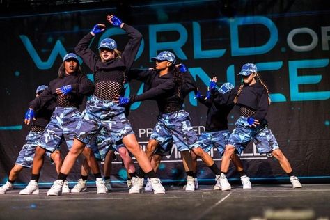 Hip Hop Dance Performance, Dance Crew Outfits, Dance Aesthetic Hip Hop, Dance Team Clothes, Hiphop Dancer, Dance Hip Hop, Hip Hop Dance Outfits, Dance Costumes Hip Hop, Dance Comp