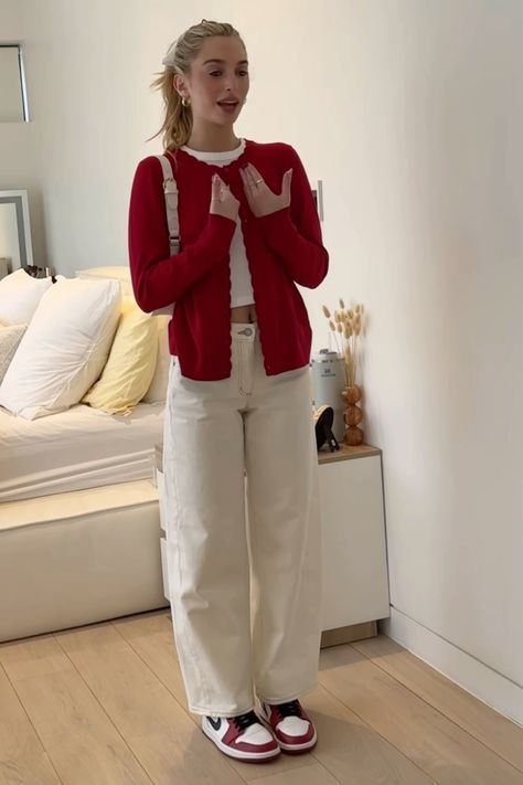 Red Top Outfit, Red Sweater Outfit, Red And White Outfits, White Pants Outfit, Casual Day Outfits, Modest Fashion Outfits, 가을 패션, Outfit Inspo Fall, Inspiration Mode