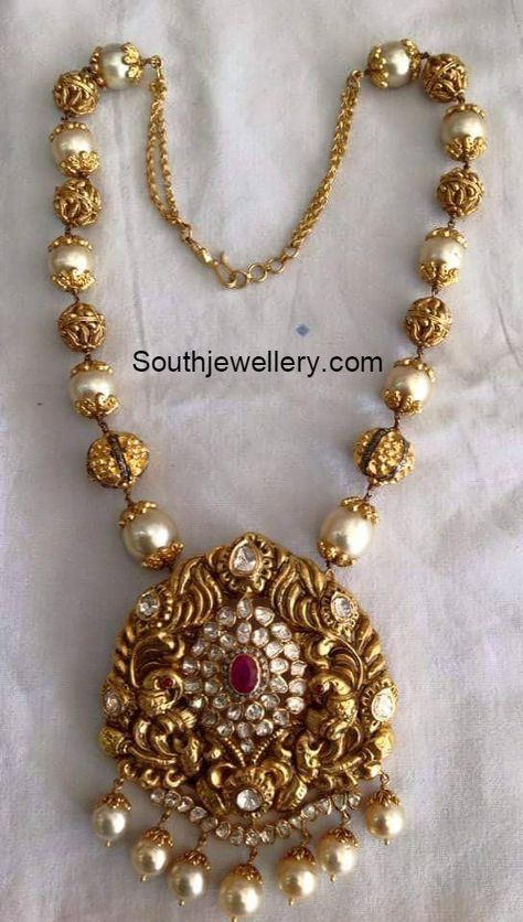 Nakshi Balls Mala, south sea pearls Gold Pearl Jewelry, Pearl Jewelry Design, Jewellery Wedding, Gold Jewelry Simple Necklace, Pearl Necklace Designs, Gold Necklace Indian Bridal Jewelry, Antique Jewelry Indian, Gold Pendant Jewelry, Black Beaded Jewelry