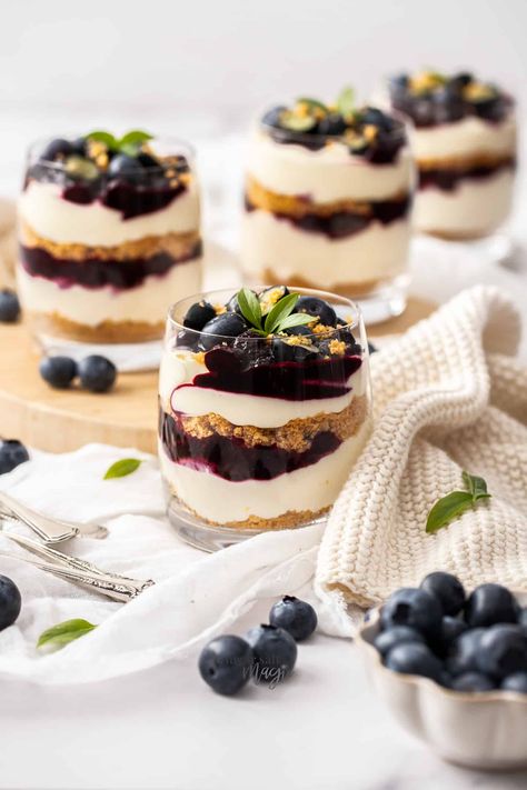 Blueberry Cheesecake Parfait, Cheesecake In A Cup, Picnic Dessert, No Bake Dessert Recipes, The Perfect Cheesecake, Cheesecake Parfait, Perfect Cheesecake Recipe, Books Cafe, Blueberry Shortcake