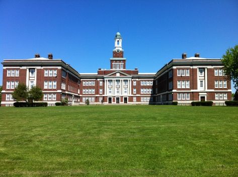 The Most Beautiful Public High School in Every State in America High School Building Exterior, High School Exterior, High School In America, William Mckinley High School, School Floor Plan, College Image, School Places, School Building Design, Sims Inspiration