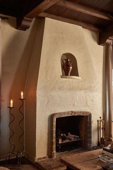 Spanish Colonial Living Room, Living Room Fire Place, Spanish Style Fireplace, Spanish Fireplace, Spanish Style Living Room, Fox Magic, Spanish Gothic, Spanish Living Room, Lone Fox