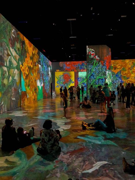 Art Place, Van Gogh Art Gallery, Exhibition Art Gallery, Creative Exhibition, Cool Art Gallery, Art Exhibit Aesthetic, Art Exhibitions, Exhibition Art, Art Show Aesthetic