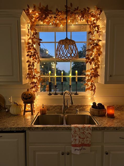 Fall Apartment Decor, Halloween Decor Diy, Fall Room Decor, Cozy Fall Decor, Easy Fall Decor, Diy Halloween Decor, Fall Decor Inspiration, Fall Thanksgiving Decor, Fall Deco