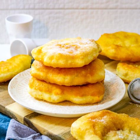 Fried Dough Recipe, Fried Dough Recipes, Bulgarian Bread Recipe, Bulgarian Food, Bread Bar, Desserts Around The World, Syrian Food, Eastern European Recipes, Nice Recipes