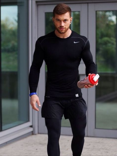 5 BEST GYM OUTFIT FOR MEN Mens Yoga Clothes, Weekend Mode, Men Mode, Gym Workouts For Men, Gym Outfit Men, Yoga Outfits, Gym Fashion, Gym Workout Outfits, Workout Clothing