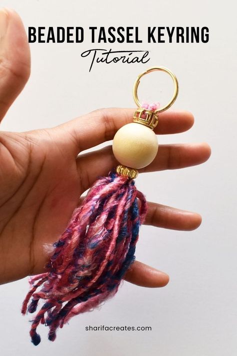 Tassels Diy Tutorials, Tassel Keychain Diy, Bible Numbers, Diy Bag Charm, Make A Tassel, Diy Crafts Keychain, Purse Charms Diy, Tassels Tutorials, Yarn Bracelets