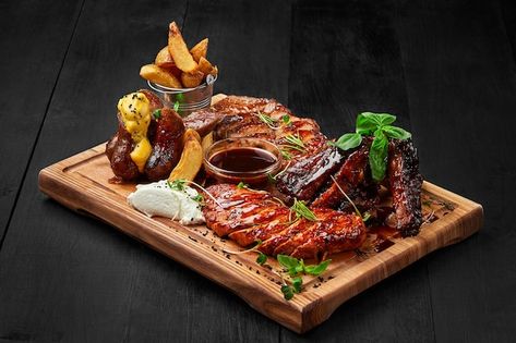 Grilled assorted meat platter with potat... | Premium Photo #Freepik #photo #ribs #chicken-steak #pork-steak #bbq-ribs Photo Grill, Grilled Platter, Bbq Platter, Gastro Pubs, Meat Platter, Fine Dining Recipes, Healthy Weight Gain, Bbq Meat, Potato Wedges