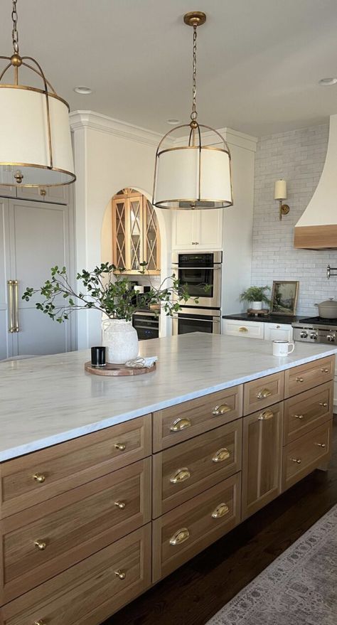 Two toned kitchen cabinets are a gorgeous design trend and we're sharing 17 of our favorite kitchens for inspiration! Matte Finish Kitchen, Dream Kitchen Design Luxury, Modular Pantry, Kitchen Design Ideas With Island, Two Toned Kitchen, Smart Kitchen Ideas, Kitchen Cottagecore, Luxury Modular Kitchen, Two Toned Kitchen Cabinets