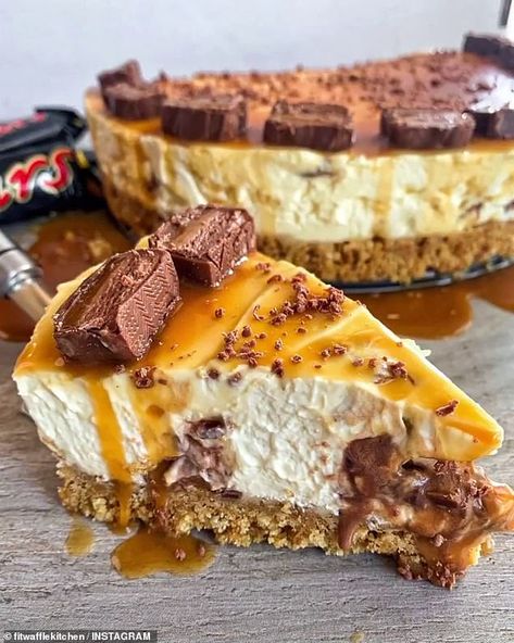 London baker Eloise Head 26, shares simple recipe for Mars bar cheesecake on FitWaffle Instagram | Daily Mail Online Mars Bar Cheesecake, Mars Chocolate, Mars Bar, Easy Tricks, Caramel Cheesecake, Easy Cheesecake Recipes, Food Content, Easy Cheesecake, London Food