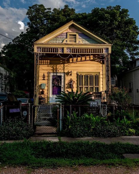 Southern Gothic Home Decor, New Orleans House, Nola House, American Townhouse New Orleans, Bienville House New Orleans, Orleans House Gallery, New Orleans Suburbs, New Orleans Architecture French Quarter, New Orleans Architecture