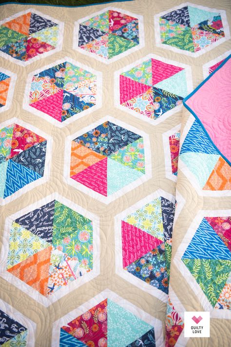 Free Spirit Quilt Patterns, Triangle Hexies Quilt Pattern, Hexagon Quilt Pattern Free, Temperature Quilts, Temperature Quilt, Quilty Love, Hexagon Quilt Pattern, Triangle Quilts, Hexagon Quilts