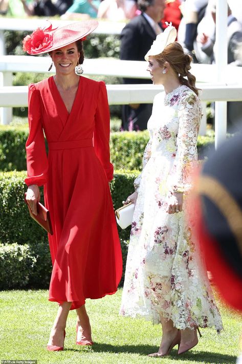 Ascot Outfits, Düşes Kate, Princesse Kate Middleton, Philip Treacy, Kate Middleton Prince William, Alexander Mcqueen Dresses, Royal Wedding Dress, Estilo Real, Elisabeth Ii