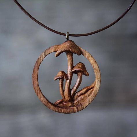 Sculpture Dremel, Wooden Jewelery, Dremel Carving, Wood Jewelery, Mushroom Pendant, Dremel Wood Carving, Wood Carving Designs, Wood Carving Patterns, Wooden Necklace