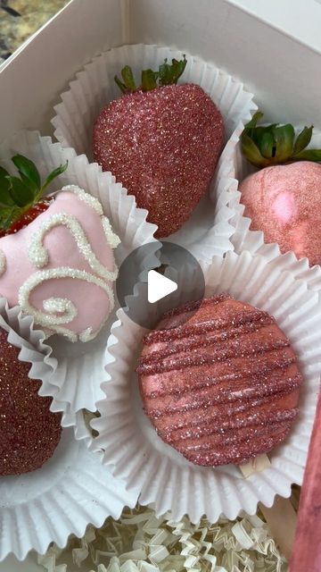 Andrea Freeland on Instagram: "Let’s create a gorgeous #rosegold #sweetbox! We will be using @colourmychocolate rose gold #lusterdust and super sparkle #sprinkles, #sandingsugar and #whitechocolate with @colour.mill #lightpink #oilbased #foodcolor  #pretzelrods #pretzels #oreos #strawberry #chocolatecoveredstrawberries #chocolatecoveredpretzels #chocolatecoveredoreos #chocolatedipped #chocolatedippedstrawberries #chocolatedippedpretzels #chocolatedippedoreos #chocolatedippedtreats #sweettooth #desserts #desserttable #dessertporn" Chocolate Dipped Treats, Chocolate Dipped Pretzels, Chocolate Dipped Oreos, Chocolate Roses, Luster Dust, Pretzel Rods, Chocolate Oreos, Chocolate Dipped Strawberries, Strawberry Dip