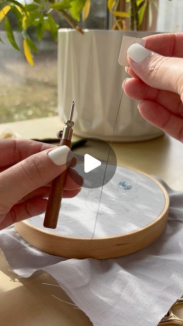 Sallie Dale - Punch Needle Teacher on Instagram Embroidery Floss Crafts, How To Thread, Punch Needle Kits, Diy Embroidery Kit, Needle Embroidery, Punch Needle Patterns, Craft Punches, Embroidery Stitches Tutorial, Easy Stitch