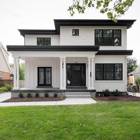 casas americanas House With Black Trim, Arsitektur Art Deco, Eksterior Modern, Farmhouse Exterior Design, Real Estate Blog, التصميم الخارجي للمنزل, Casas Coloniales, Modern Farmhouse Exterior, घर की सजावट