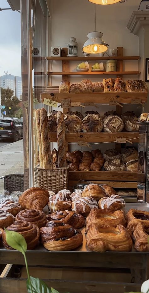 Fall Food Display, Sweet Bread Aesthetic, Baking Bread Aesthetic, Boulangerie Aesthetic, Bakery Window Display, Bakery Inspiration, Bread Display, Pastry Display, Bread Bakery