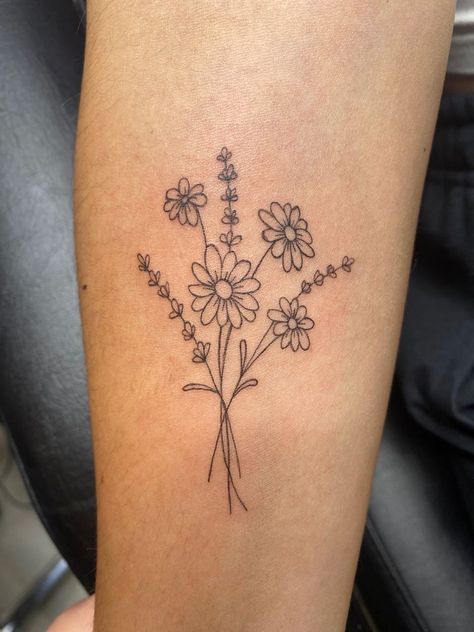 Flower Tattoos For Women Placement, Small Tattoos In Arms For Women, Flower Tattoo Behind Arm Above Elbow, Arm Tattoos Simple For Women, Flower Boquettes Tattoos Simple, Simple Wild Flower Tattoo, Womens Sleeve Tattoo Ideas Fine Line, Non Fine Line Tattoos, Simple Floral Tattoos For Women