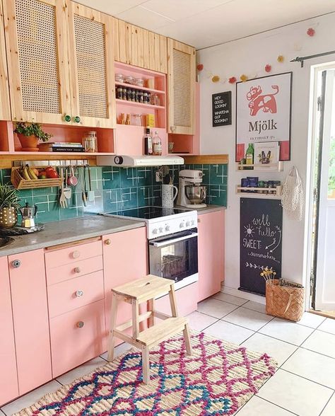 Bohemian Ideas, Model Dapur, Bohemian Kitchen, Kitchen Cabinet Colors, Pink Kitchen, Cute Kitchen, Dream House Decor, Kitchen Colors, House Inspo