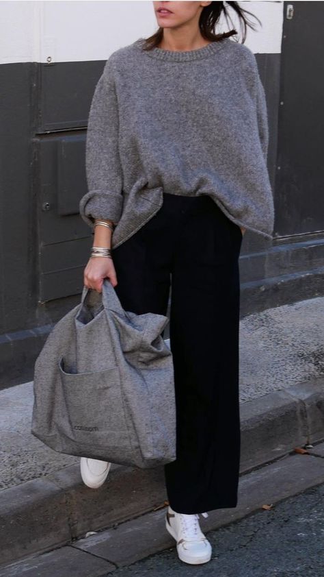 Dark Grey Pullover Outfit, Charcoal Gray Sweater Outfit, Oversized Sweater Outfit Work, Dark Grey Sweatshirt Outfit, Dark Gray Sweater Outfit, Grey Outfit Aesthetic, Grey Pullover Outfit, Grey Sweatshirt Outfit, Oversized Style Women