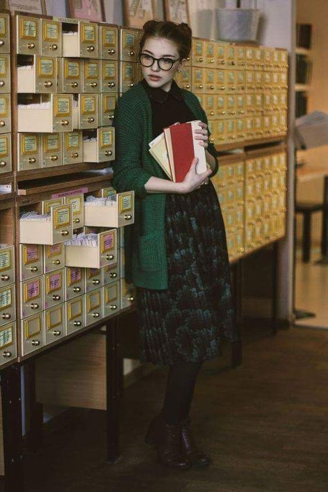 Is it that hard to close those drawers Library Outfits Aesthetic, Outfits Aesthetic Skirt, Library Outfits, Librarian Chic Outfits, Librarian Aesthetic, Outfits Aesthetic Vintage, Aesthetic Skirt, Library Chic, Library Girl